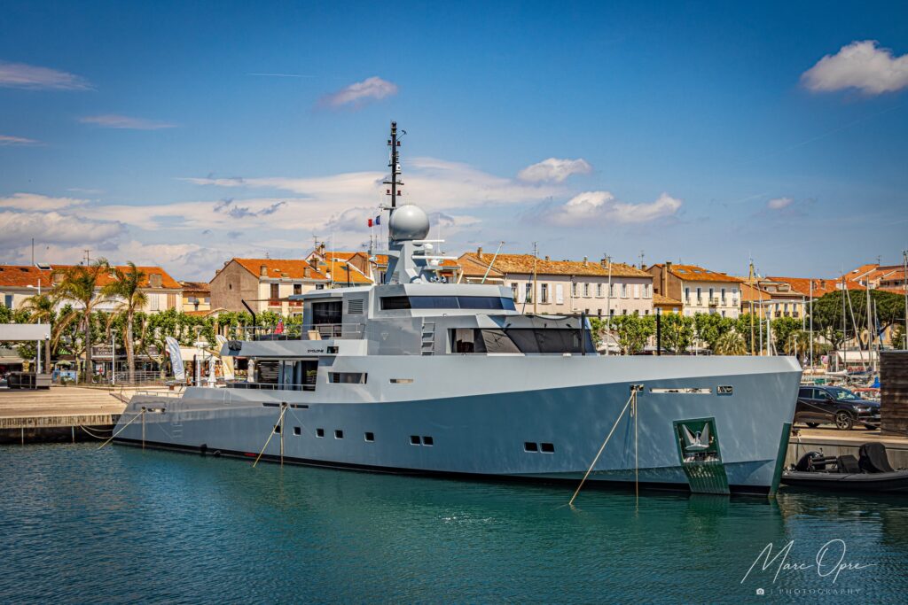Yacht im Hafen von Saint-Raphaël